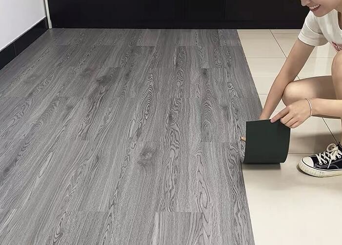Grey Wood 6inch×36inch Self Adhesive LVT Flooring 2mm
